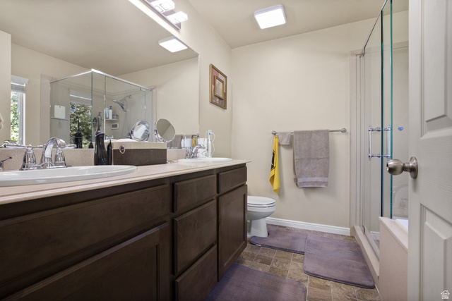 2005 Redtail Way Layton, UT 84040 - Photo 22 of 37 Double vanity with undermount sinks, chrome faucets, and a light-toned countertop