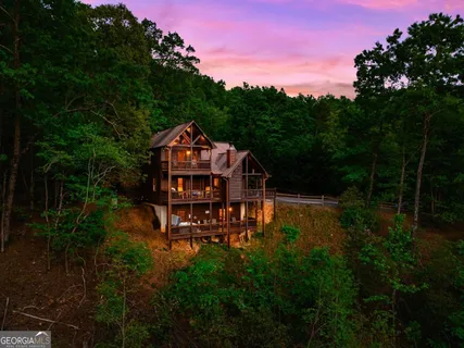 a view of a roof deck with table and chairs with wooden floor and fence