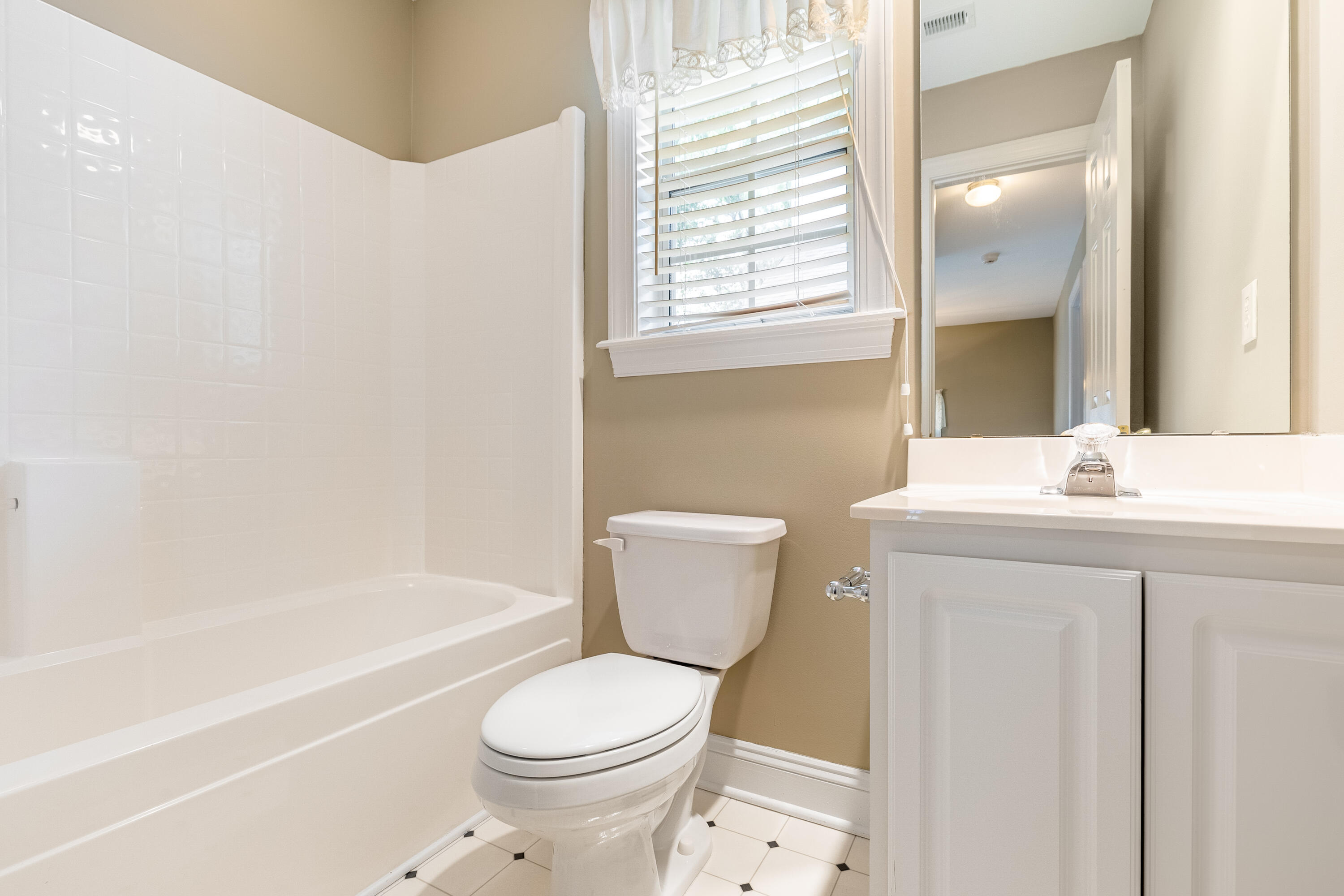 1113 Mathis Ferry Road Mount Pleasant, SC 29464 - Photo 22 of 30 1113MathisFerry-KeenEyeMarketing-025