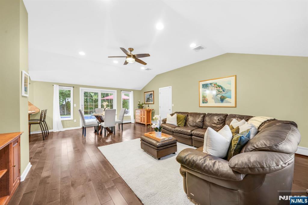 68 Fieldstone Place Wayne, NJ 07470 - Photo 15 of 37