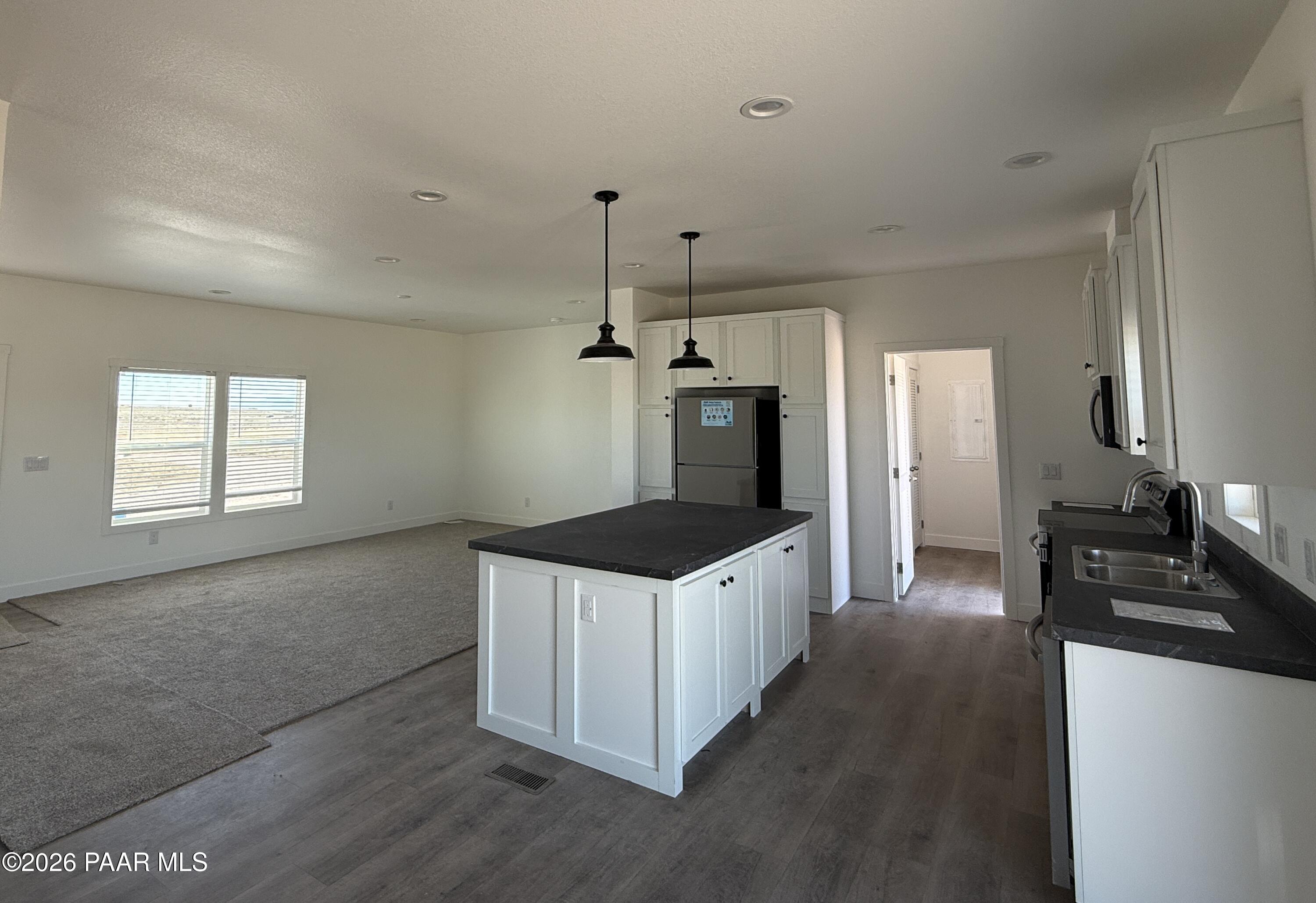 26994 North Chicory Way Paulden, AZ 86334 - Photo 4 of 18 Kitchen/Living