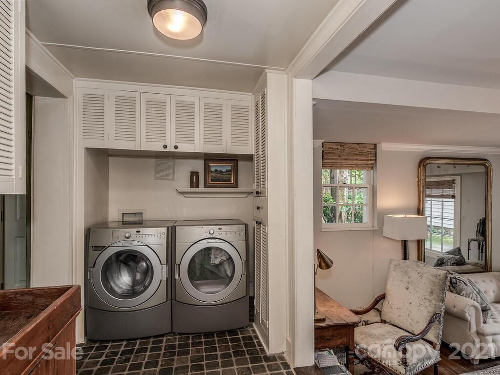 2001 Queens Road East Charlotte, NC 28207 - Photo 15 of 39 a view of livingroom with washer and dryer