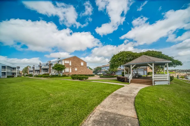 $314,900 | 2601 South Broadway Street, Unit 62, La Porte, TX 77571