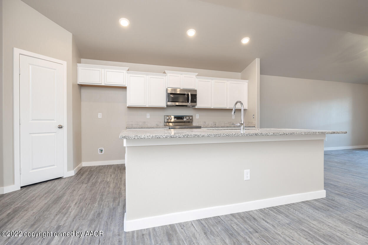 7212 Hart Road Amarillo, TX 79118 - Photo 3 of 23 Kitchen