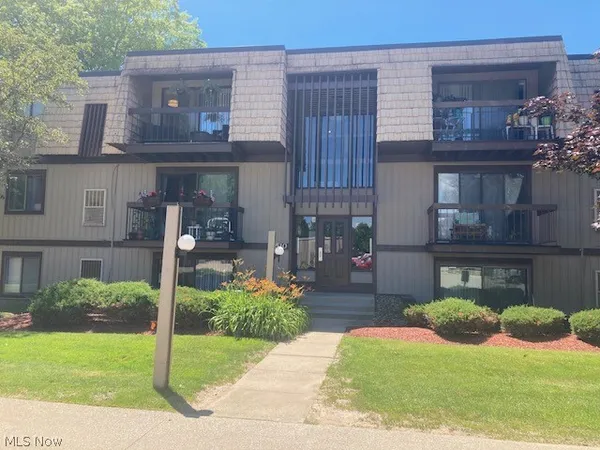$64,900 | 9510 Cove Drive, Unit C3, North Royalton, OH 44133