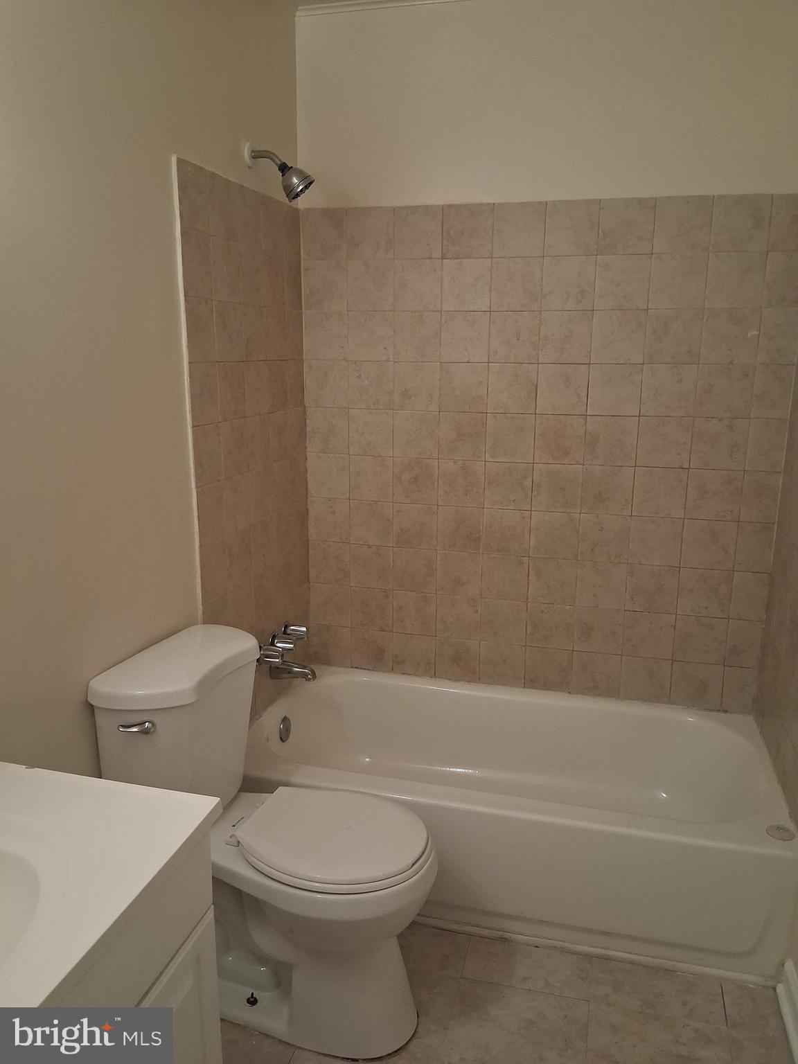 9297 Taney Road Manassas, VA 20110 - Photo 5 of 9 a bathroom with a toilet and a tub