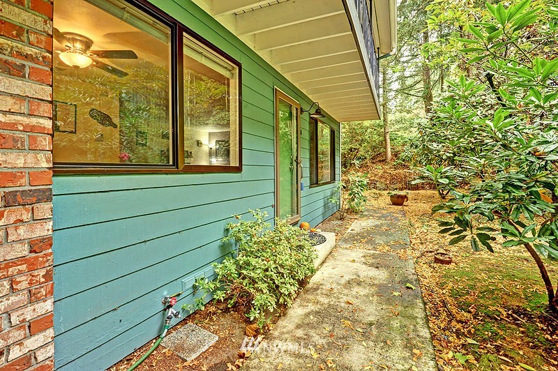 9906 Northeast 190th Street, Unit B Bothell, WA 98011 - Photo 3 of 18 Gallery Image 3