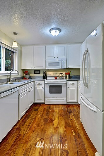 9906 Northeast 190th Street, Unit B Bothell, WA 98011 - Photo 9 of 18 Gallery Image 9