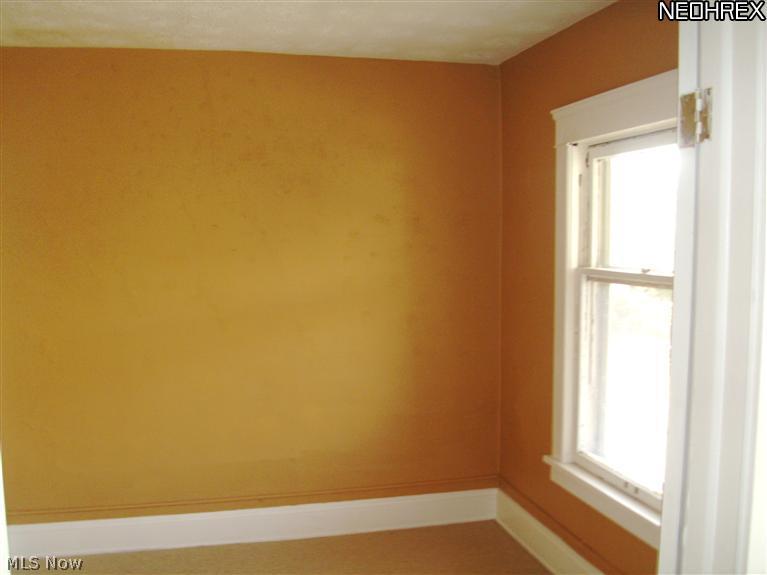925-927 Alhambra Road Cleveland, OH 44110 - Photo 5 of 6