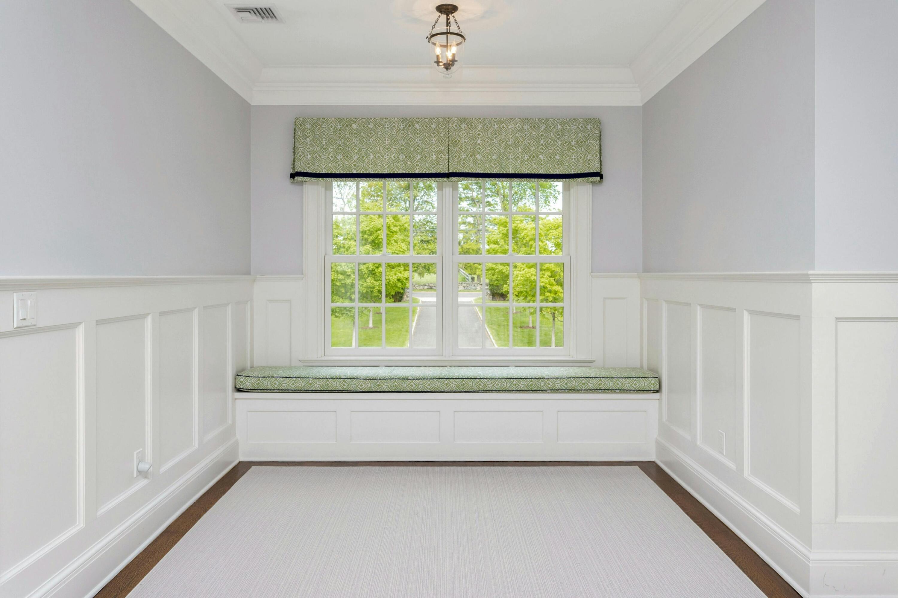 527 Middlesex Road Darien, CT 06820 - Photo 33 of 51 an entryway with a window