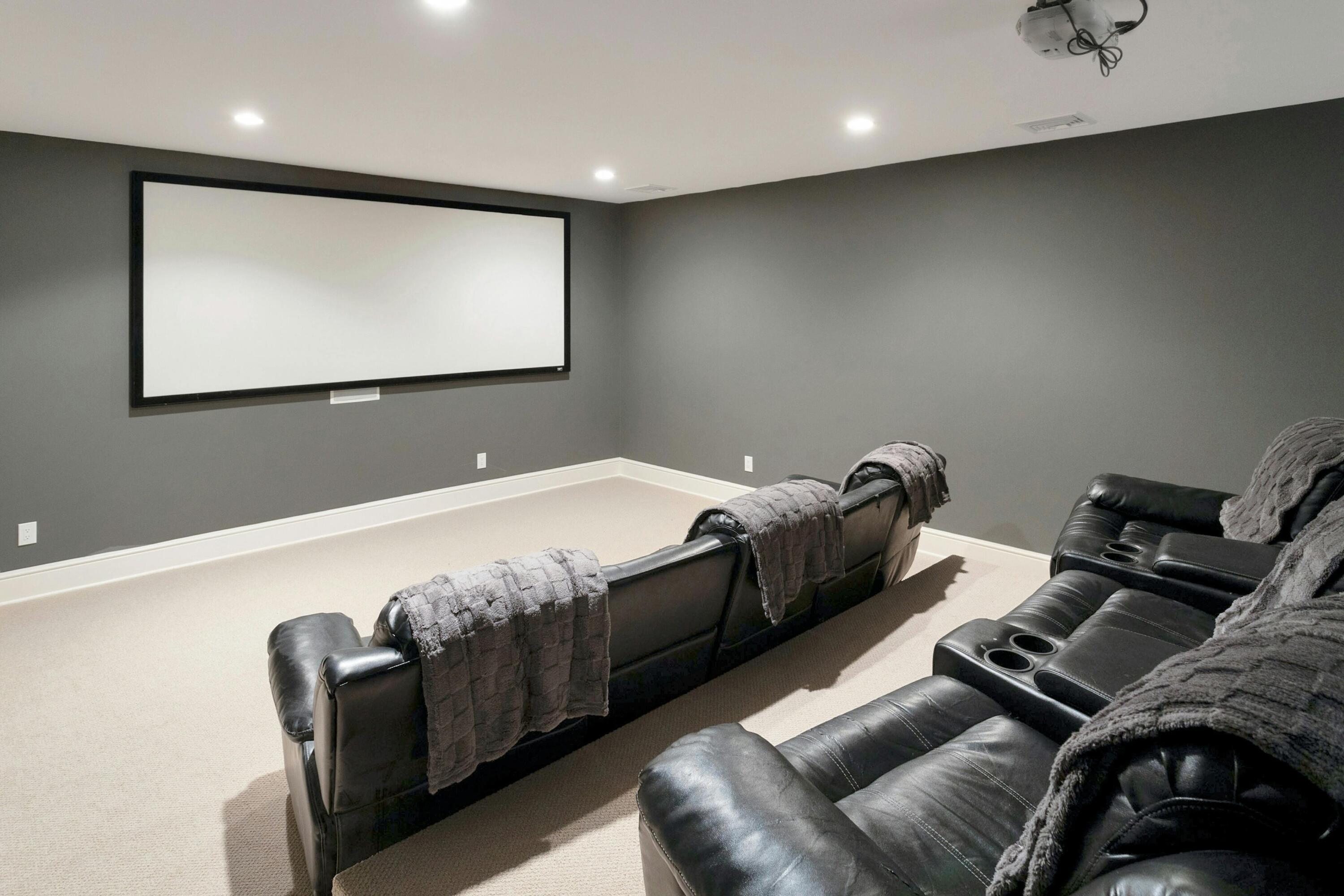 527 Middlesex Road Darien, CT 06820 - Photo 48 of 51 a bed room with a bed