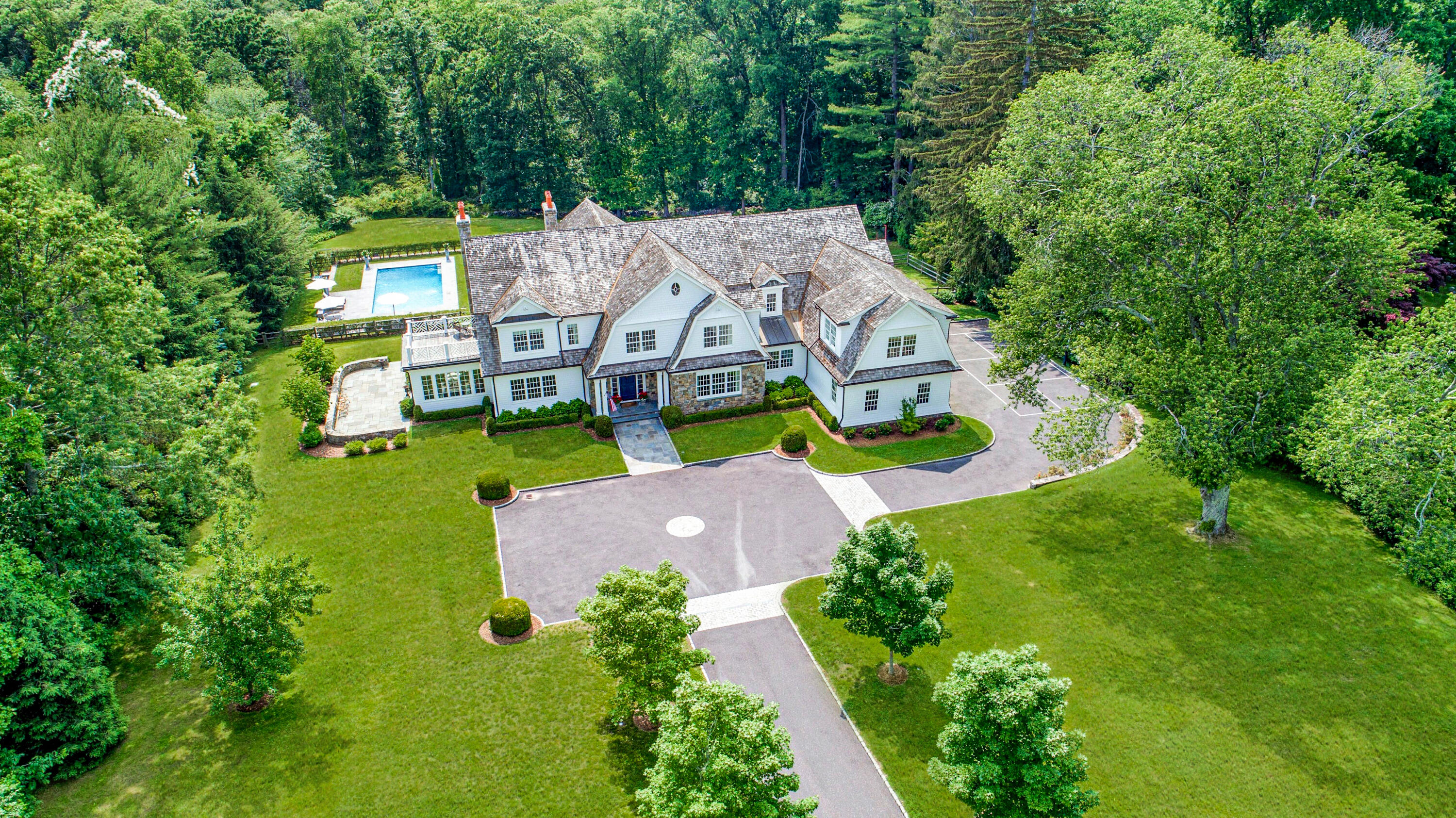 527 Middlesex Road Darien, CT 06820 - Photo 50 of 51 an aerial view of a house