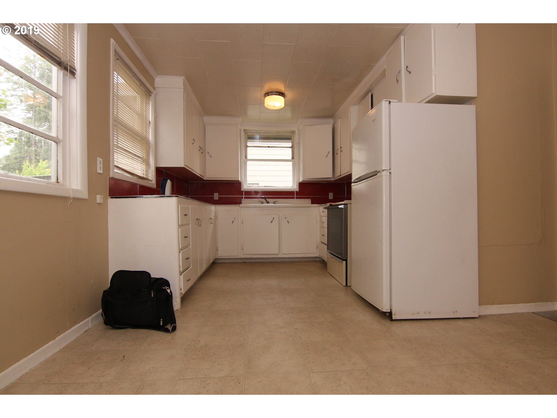 12983 Southeast Foster Road Portland, OR 97236 - Photo 7 of 9