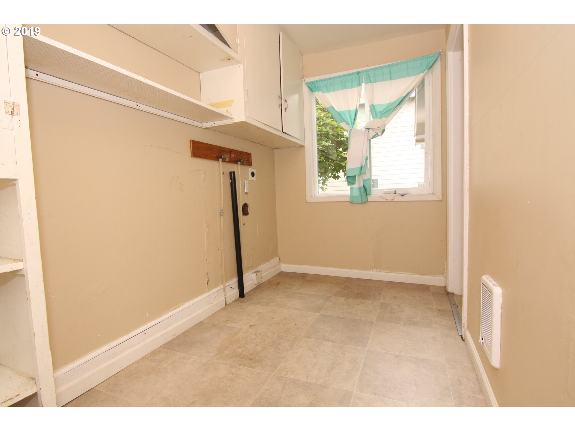 12983 Southeast Foster Road Portland, OR 97236 - Photo 8 of 9