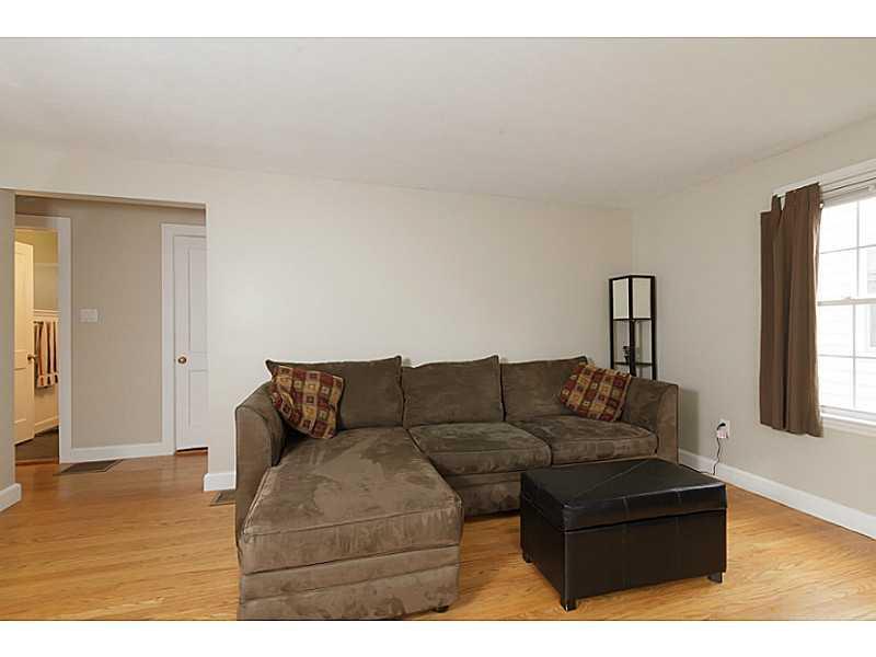 39 Torrey Street Portland, ME 04103 - Photo 10 of 32 Living Room.