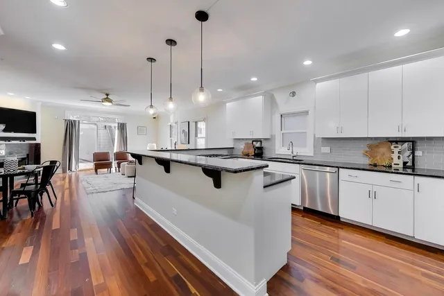 $1,200,000 | 1636 North Artesian Avenue, Chicago, IL 60647