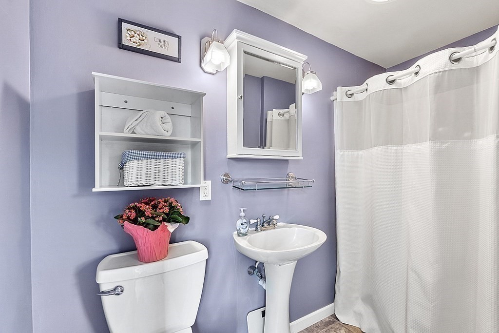 10 Sherwood Road Natick, MA 01760 - Photo 11 of 22 Gallery Image 11