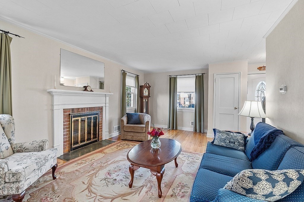 10 Sherwood Road Natick, MA 01760 - Photo 8 of 22 Gallery Image 8