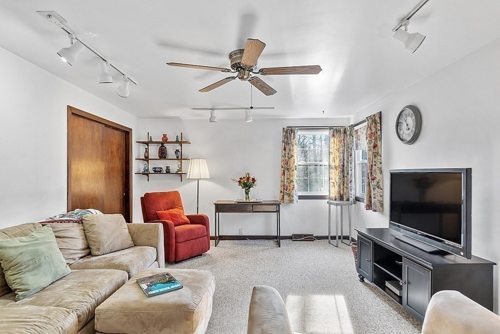 10 Sherwood Road Natick, MA 01760 - Photo 10 of 22 Gallery Image 10