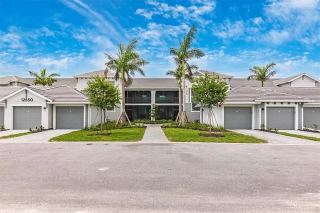 $2,500 | 12550 Galapagos Street, Unit 204, Venice, FL 34293