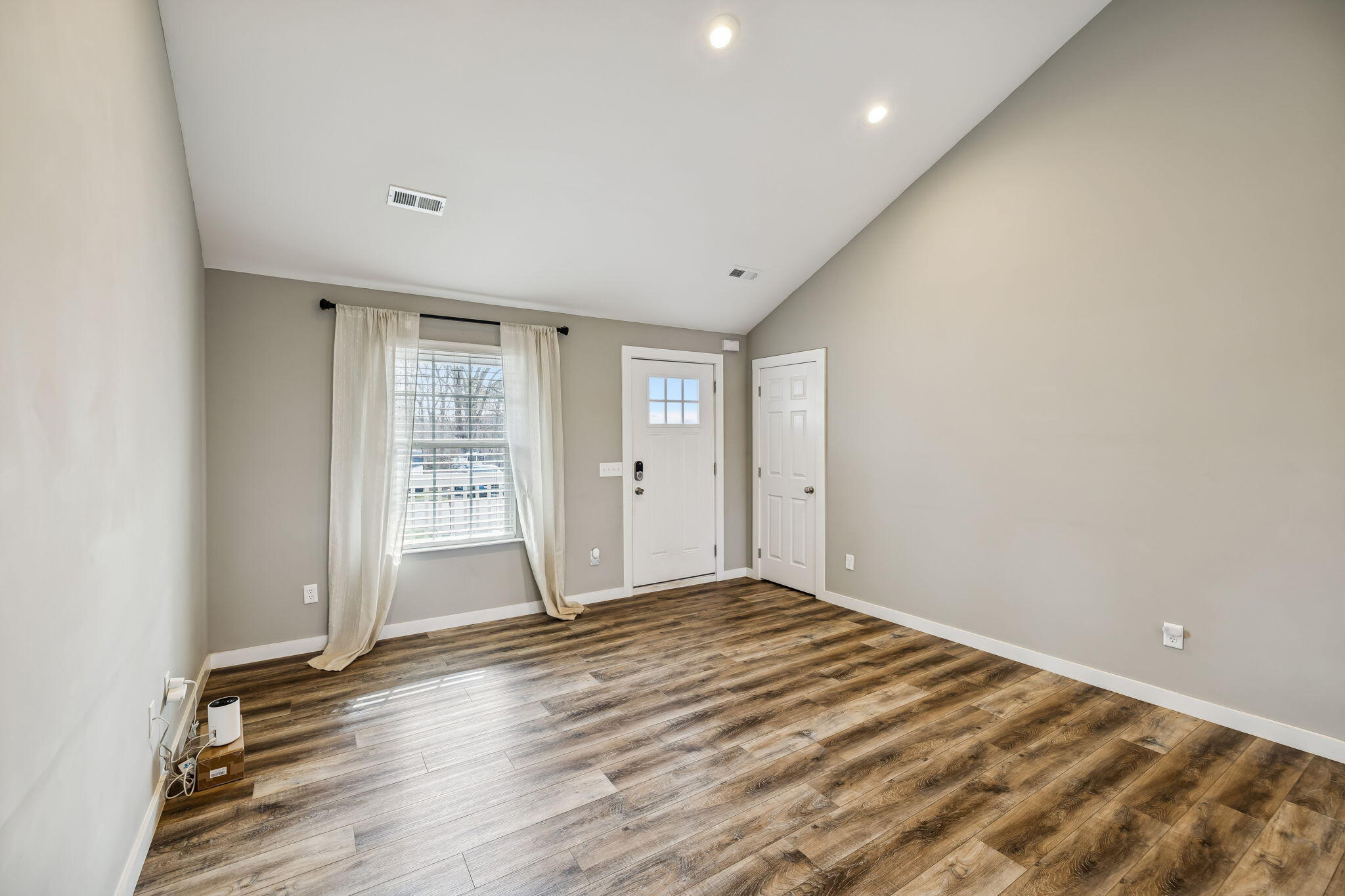 6915 Sentinel Lane Harrison, TN 37341 - Photo 7 of 54 10-6915 Sentinel Ln Harrison - 010