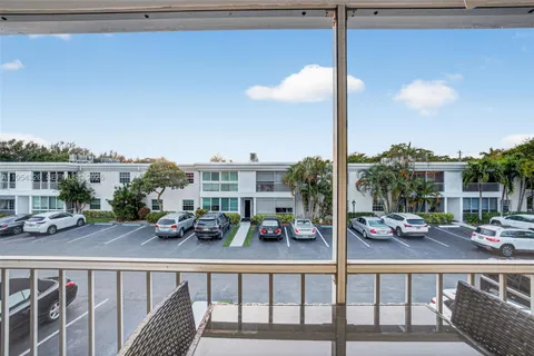 $475,000 | 6471 Bay Club Drive, Unit 3, Fort Lauderdale, FL 33308