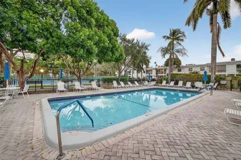 $475,000 | 6471 Bay Club Drive, Unit 3, Fort Lauderdale, FL 33308