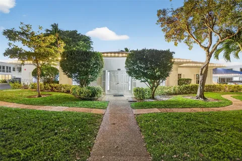 $475,000 | 6471 Bay Club Drive, Unit 3, Fort Lauderdale, FL 33308