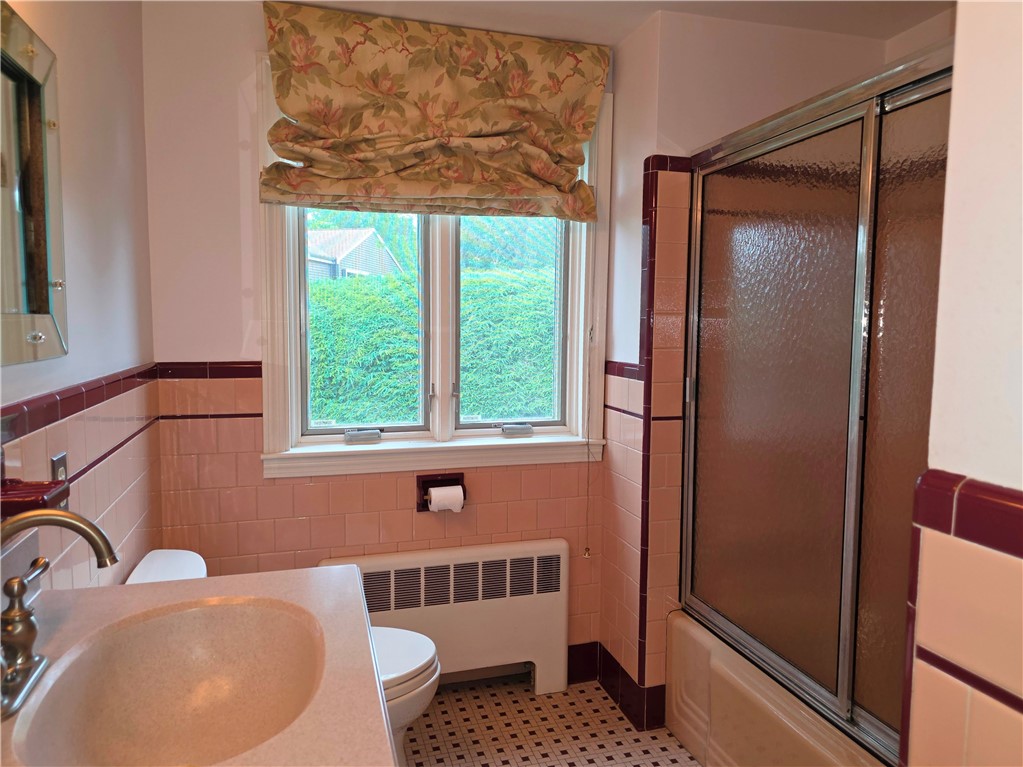 40 Russet Way Cranston, RI 02920 - Photo 19 of 35