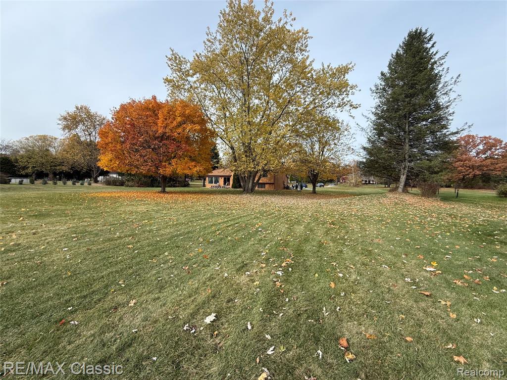 654 East Dawson Road Milford, MI 48381 - Photo 3 of 21 Gallery Image 3