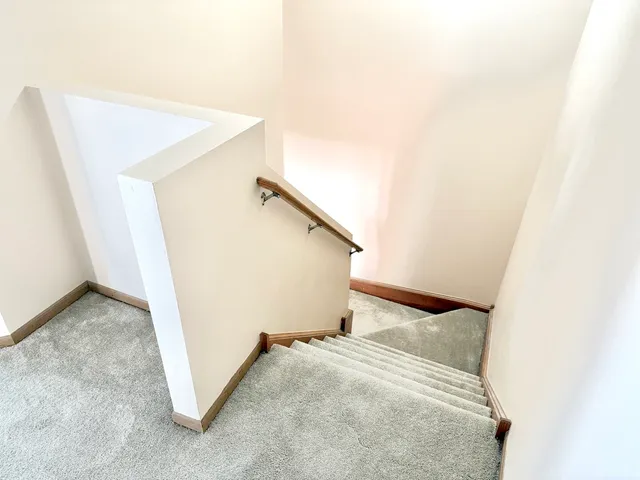 a view of a big room with closet