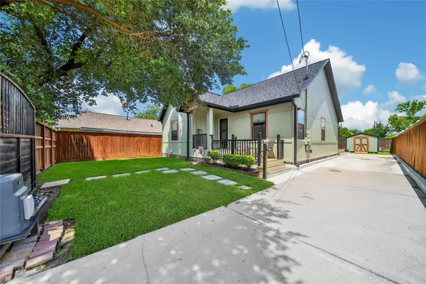 $2,500 | 2314 Carr Street, Houston, TX 77026