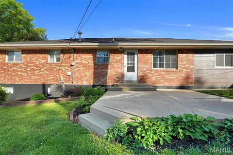 $380,000 | 2261 Eleanor Kay Drive, St. Louis, MO 63125