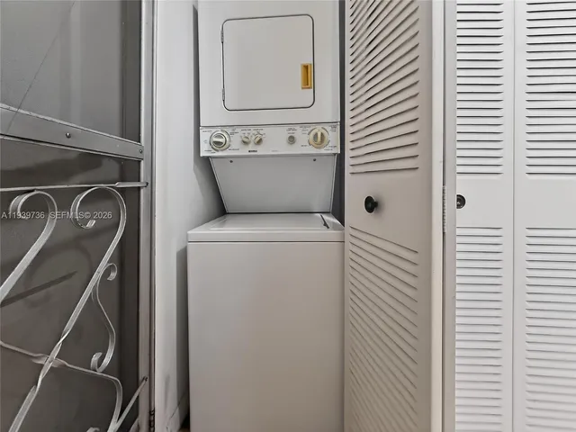 $2,000 | 10409 Northwest 11th Street, Unit 105, Pembroke Pines, FL 33026