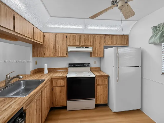 $2,000 | 10409 Northwest 11th Street, Unit 105, Pembroke Pines, FL 33026