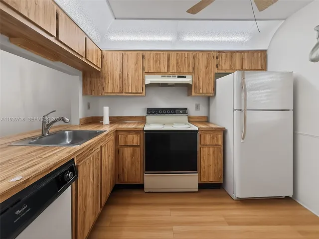 $2,000 | 10409 Northwest 11th Street, Unit 105, Pembroke Pines, FL 33026