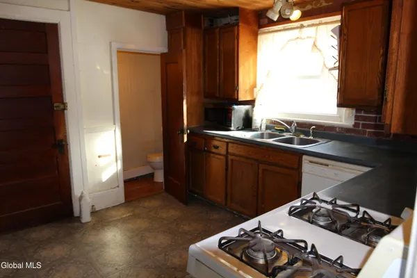 $275,000 | 295 West Sand Lake Road, North Greenbush, NY 12198