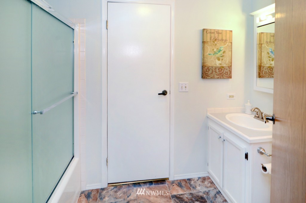 5655 Northwest Marks Road Bremerton, WA 98312 - Photo 13 of 20 Gallery Image 13