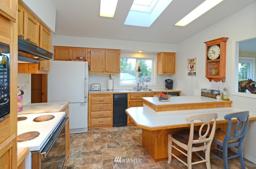 5655 Northwest Marks Road Bremerton, WA 98312 - Photo 7 of 20 Gallery Image 7