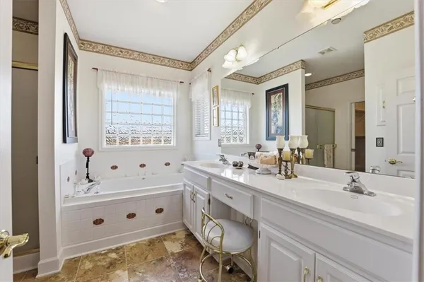 $1,025,000 | 19104 Autumn Lane, Pleasant Hill, MO 64080