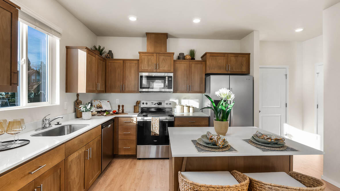 62747 Eagle Road Bend, OR 97701 - Photo 8 of 26 008 kitchen