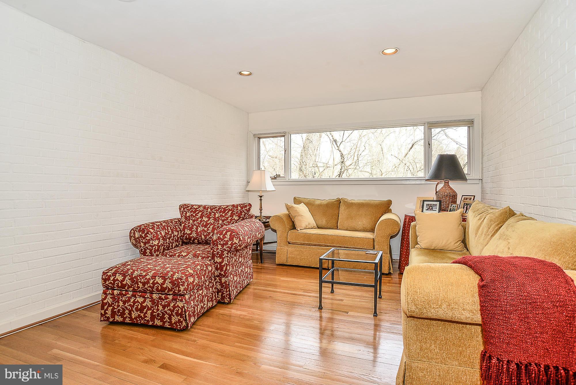 2249 Hunter Mill Road Vienna, VA 22181 - Photo 12 of 30 Family Room