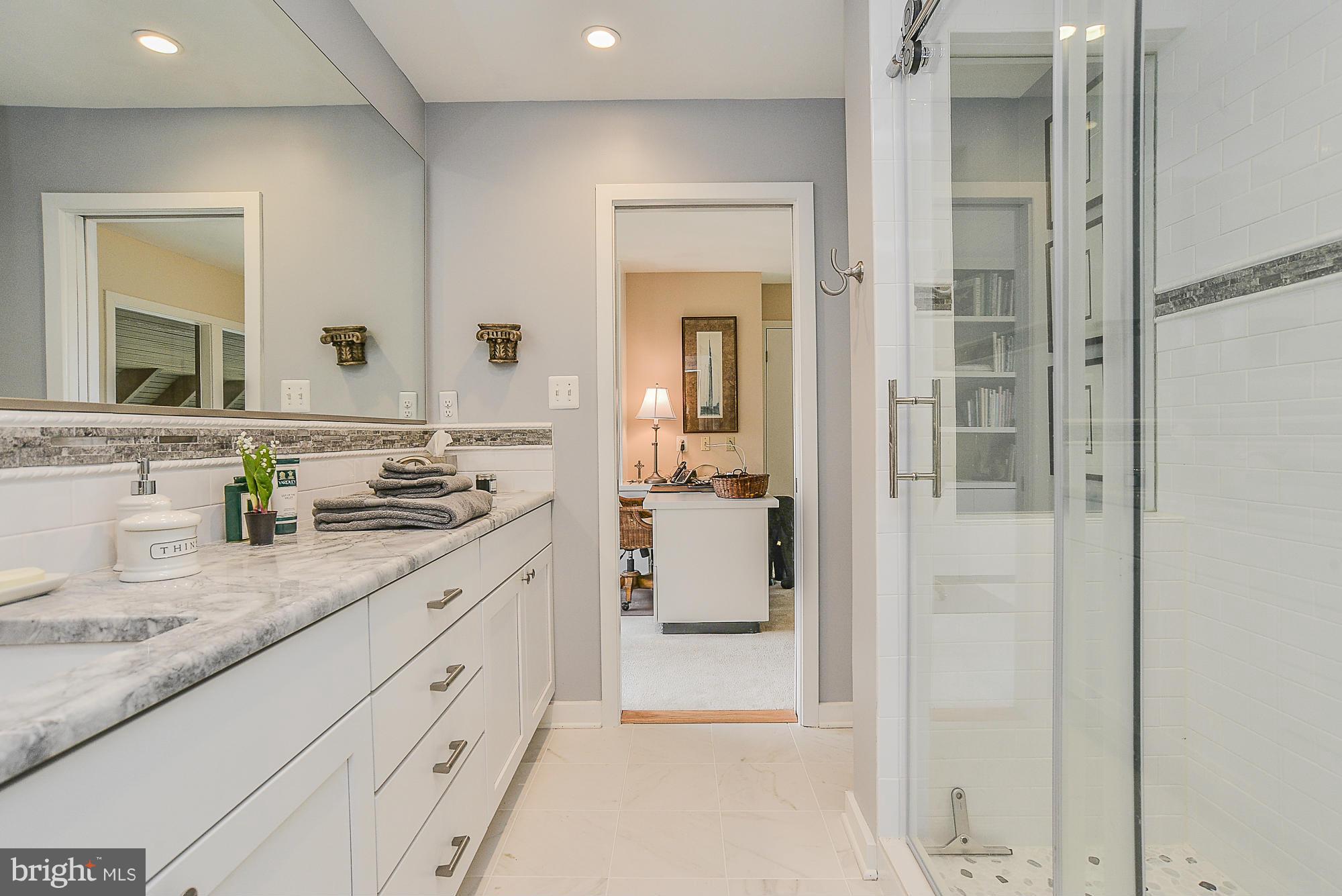 2249 Hunter Mill Road Vienna, VA 22181 - Photo 21 of 30 2nd Level Bath