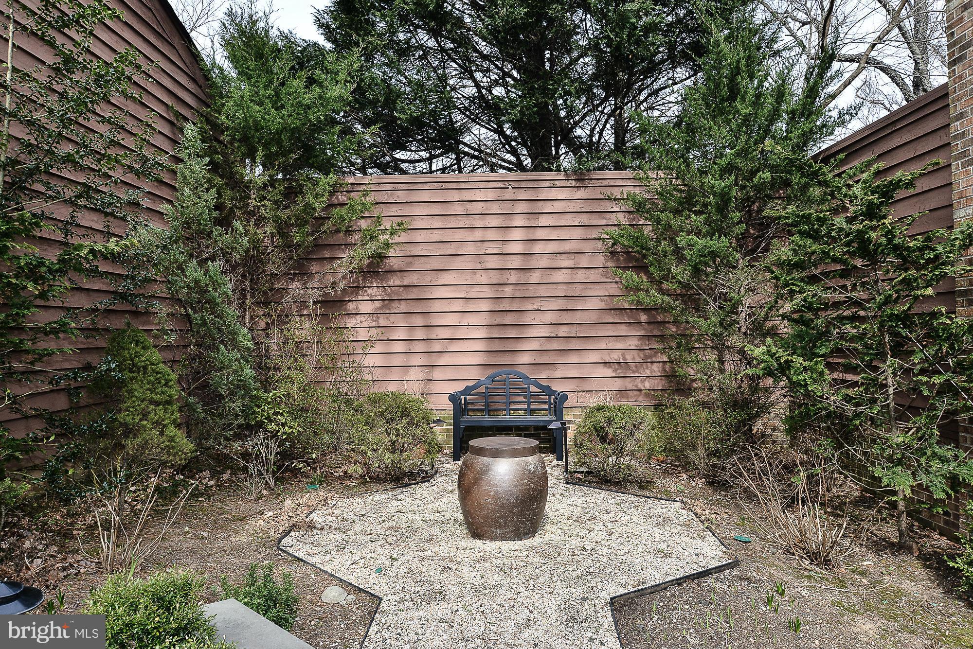 2249 Hunter Mill Road Vienna, VA 22181 - Photo 27 of 30 Courtyard