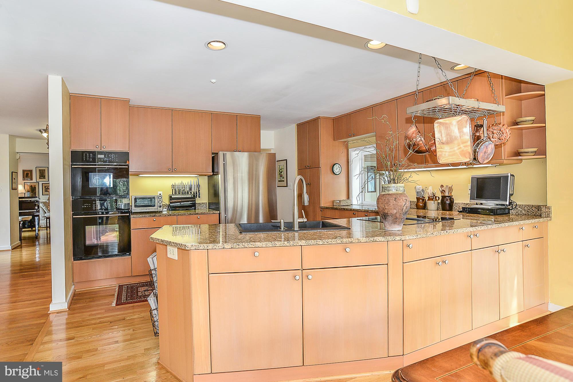 2249 Hunter Mill Road Vienna, VA 22181 - Photo 8 of 30 Kitchen