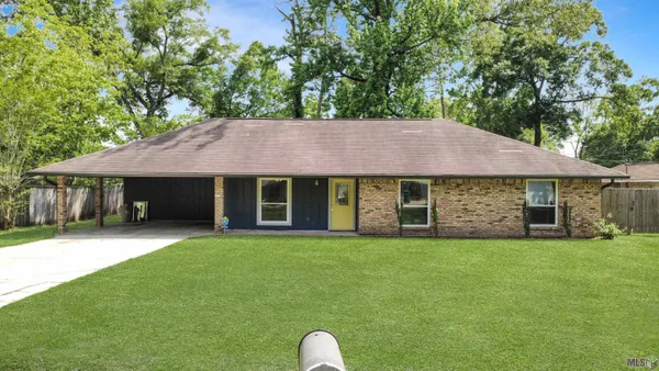 $279,900 | 8054 Minglewood Avenue, Denham Springs, LA 70706