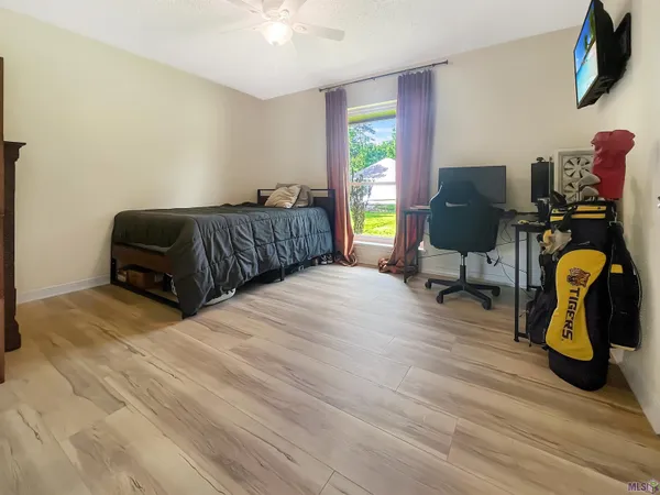 $279,900 | 8054 Minglewood Avenue, Denham Springs, LA 70706