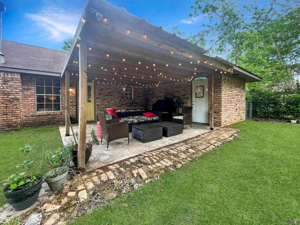 $279,900 | 8054 Minglewood Avenue, Denham Springs, LA 70706