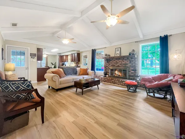 $279,900 | 8054 Minglewood Avenue, Denham Springs, LA 70706