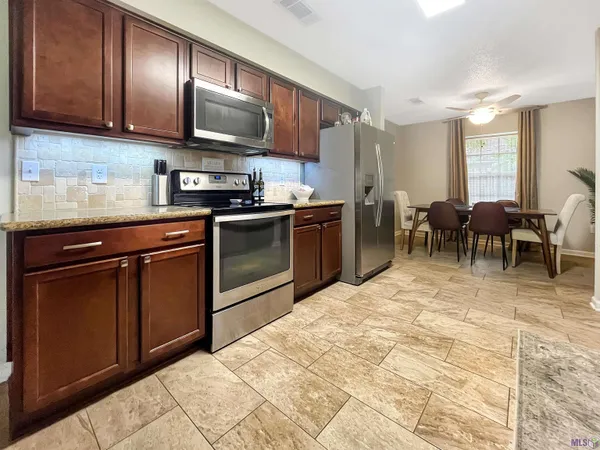 $279,900 | 8054 Minglewood Avenue, Denham Springs, LA 70706